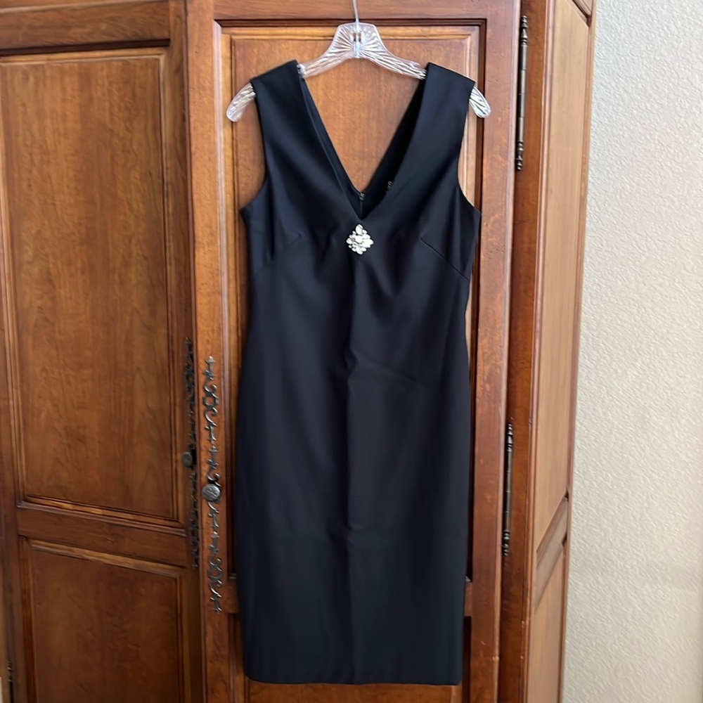 Sleeveless Black V-neck Dress LBD
